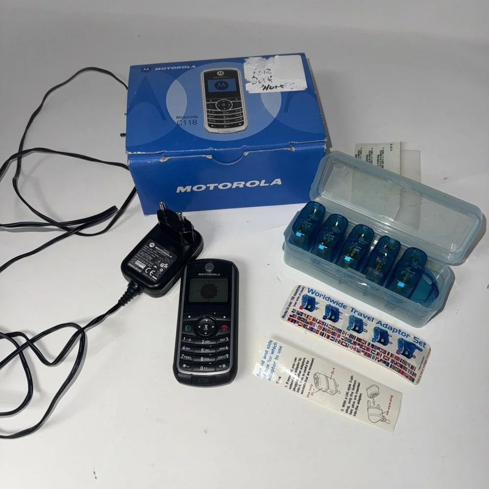 Vintage Motorola C118 Mobal World Cell Cellular Phone With Adapter Set Powers On